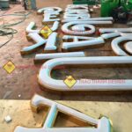 chữ nổi inox mặt mica hút nổi Chữ mica hút nổi giúp tăng tính chuyên nghiệp và hiệu quả quảng cáo.