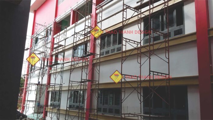 Thi công lam Alu là hệ thống thanh nhôm được phủ một lớp nhôm nhựa Composite (Aluminium Composite Panel). Chúng được sử dụng rộng rãi trong trang trí ngoài trời, che nắng, tăng tính thẩm mỹ cho các công trình.