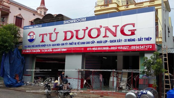 bảng hiệu showroom gach men Một biển quảng cáo showroom đẹp, chuyên nghiệp sẽ tạo ấn tượng mạnh mẽ, thể hiện sự uy tín và đẳng cấp của doanh nghiệp.