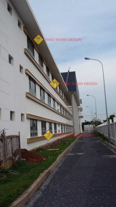 Thi công lam Alu là hệ thống thanh nhôm được phủ một lớp nhôm nhựa Composite (Aluminium Composite Panel). Chúng được sử dụng rộng rãi trong trang trí ngoài trời, che nắng, tăng tính thẩm mỹ cho các công trình.
