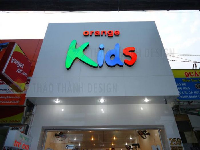 Bảng hiệu alu shop thời trang đang trở thành lựa chọn hàng đầu của nhiều chủ cửa hàng nhờ vào tính thẩm mỹ, độ bền cao và khả năng thu hút khách hàng. Với thiết kế hiện đại, sang trọng, bảng hiệu alu không chỉ giúp cửa hàng nổi bật mà còn tạo dấu ấn chuyên nghiệp trong lòng khách hàng.