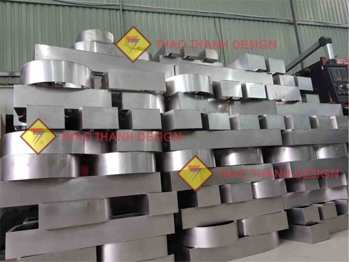 Chữ nổi inox là loại biển quảng cáo được làm từ inox cao cấp, có độ bền cao, không bị gỉ sét và mang lại vẻ đẹp sang trọng.
