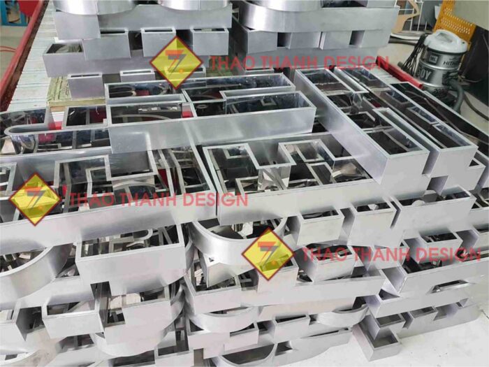 Chữ nổi inox là loại biển quảng cáo được làm từ inox cao cấp, có độ bền cao, không bị gỉ sét và mang lại vẻ đẹp sang trọng.