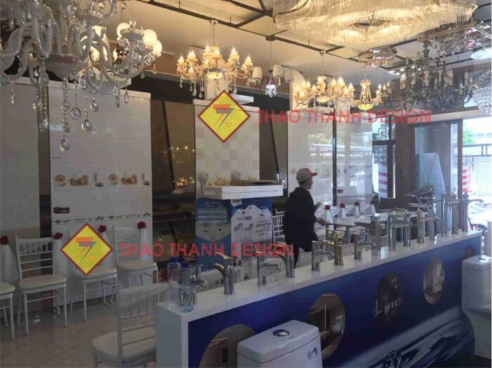 Kệ trưng bày gạch men là một trong những thiết bị không thể thiếu tại các showroom, cửa hàng vật liệu xây dựng