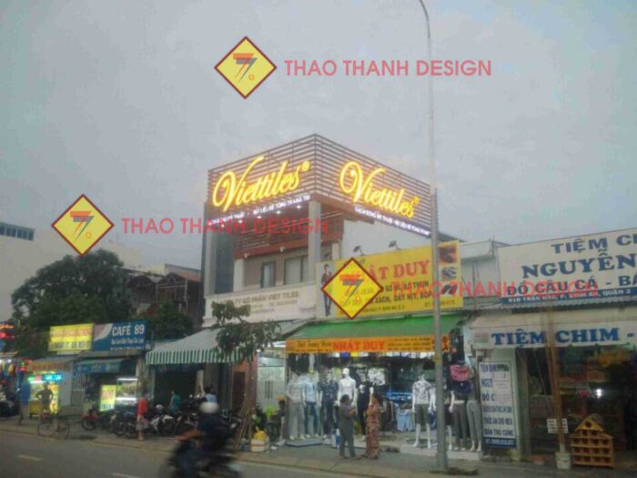 Biển hiệu quảng cáo là một phương tiện truyền thông quan trọng giúp doanh nghiệp thu hút khách hàng, nâng cao nhận diện thương hiệu.