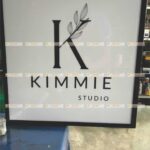 Bảng hộp đèn mica in UV là lựa chọn lý tưởng cho quảng cáo hiện đại, bền đẹp và hiệu quả. Việc lựa chọn đơn vị thi công uy tín sẽ giúp bạn sở hữu sản phẩm chất lượng