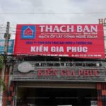 bảng alu gắn chữ nổi Bảng hiệu gắn chữ nổi không chỉ giúp doanh nghiệp nổi bật mà còn nâng cao nhận diện thương hiệu.
