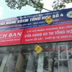 Bảng hiệu căng bạt là loại bảng quảng cáo sử dụng khung sắt kết hợp với bạt hiflex, bạt 2 da, bạt không gân, bạt có gân, bạt 3m in ấn kỹ thuật số trên máy in chuyên dụng chất lượng in và độ phân giải cao để truyền tải thông điệp