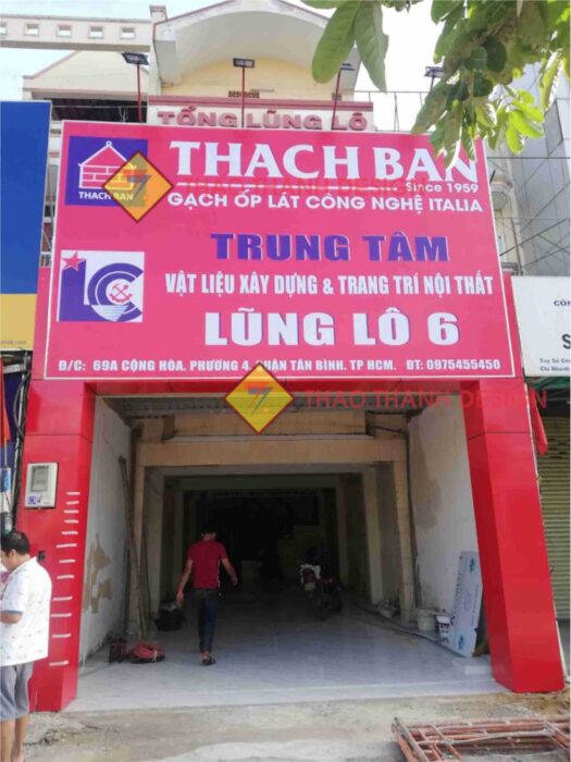 Bảng hiệu căng bạt là loại bảng quảng cáo sử dụng khung sắt kết hợp với bạt hiflex, bạt 2 da, bạt không gân, bạt có gân, bạt 3m in ấn kỹ thuật số trên máy in chuyên dụng chất lượng in và độ phân giải cao để truyền tải thông điệp