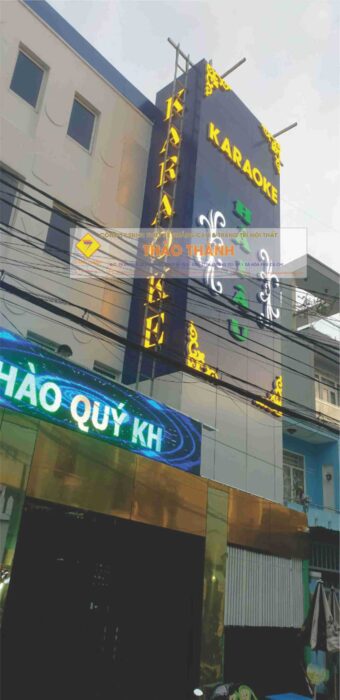 Thi công alu là quá trình lắp đặt tấm nhôm composite (alu) để trang trí hoặc bảo vệ công trình. Với đặc tính nhẹ, bền và thẩm mỹ cao, alu được ứng dụng rộng rãi trong biển quảng cáo, ốp mặt tiền, trần nhà và nội thất.