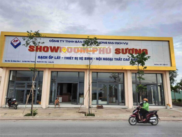 Đây là giải pháp phổ biến trong xây dựng nhờ tính thẩm mỹ cao, độ bền tốt và khả năng chống chịu thời tiết.