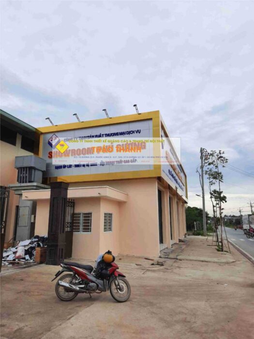 Đây là giải pháp phổ biến trong xây dựng nhờ tính thẩm mỹ cao, độ bền tốt và khả năng chống chịu thời tiết.