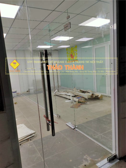 Cửa nhôm kính là xu hướng lựa chọn hàng đầu trong thiết kế và xây dựng nhà ở, văn phòng, các tòa nhà cao tầng. Sản phẩm này không chỉ mang lại tính thẩm mỹ cao mà còn giúp tối ưu hóa không gian sử dụng