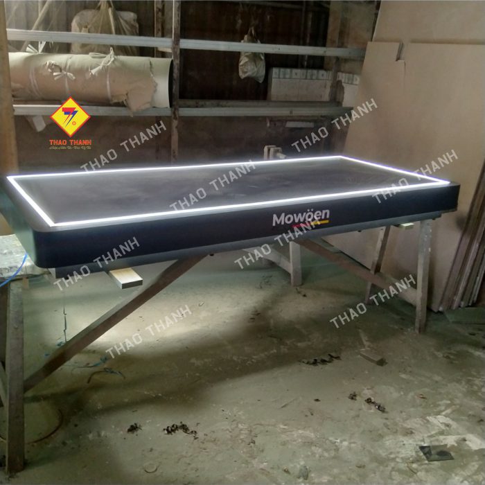 Kệ trưng bày bồn tắm là sản phẩm giúp tối ưu không gian trưng bày, sắp xếp các mẫu bồn rửa một cách gọn gàng, chuyên nghiệp. Với thiết kế đa dạng, bền chắc, kệ trưng bày phù hợp với showroom nội thất, cửa hàng thiết bị vệ sinh và siêu thị.
