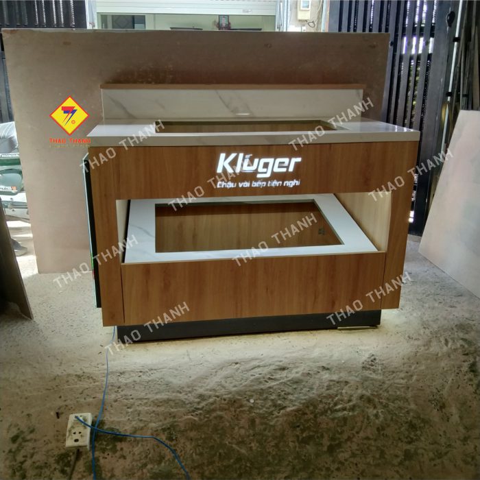 Kệ trưng bày bồn rửa là sản phẩm giúp tối ưu không gian trưng bày, sắp xếp các mẫu bồn rửa một cách gọn gàng, chuyên nghiệp. Với thiết kế đa dạng, bền chắc, kệ trưng bày phù hợp với showroom nội thất, cửa hàng thiết bị vệ sinh và siêu thị.