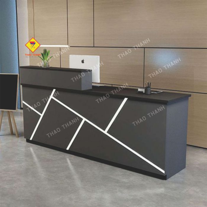 Quầy lễ tân là khu vực tiếp đón khách hàng, đối tác và nhân viên trong các doanh nghiệp, khách sạn, nhà hàng hay trung tâm dịch vụ. Đây không chỉ là nơi cung cấp thông tin mà còn thể hiện bộ mặt thương hiệu của doanh nghiệp.