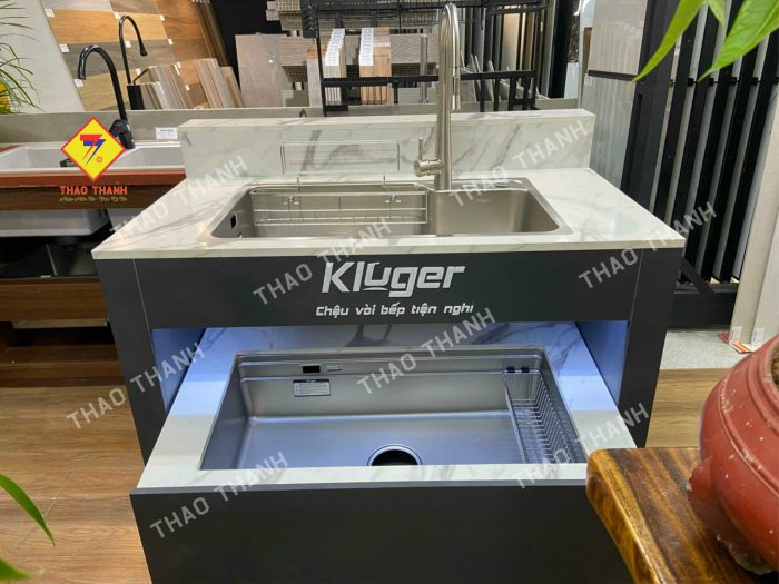 Kệ trưng bày bồn rửa là giải pháp tối ưu giúp sắp xếp và giới thiệu các mẫu chậu rửa một cách khoa học, chuyên nghiệp. Với thiết kế đa dạng, chất liệu bền bỉ, sản phẩm này phù hợp cho showroom, cửa hàng thiết bị vệ sinh và trung tâm thương mại.