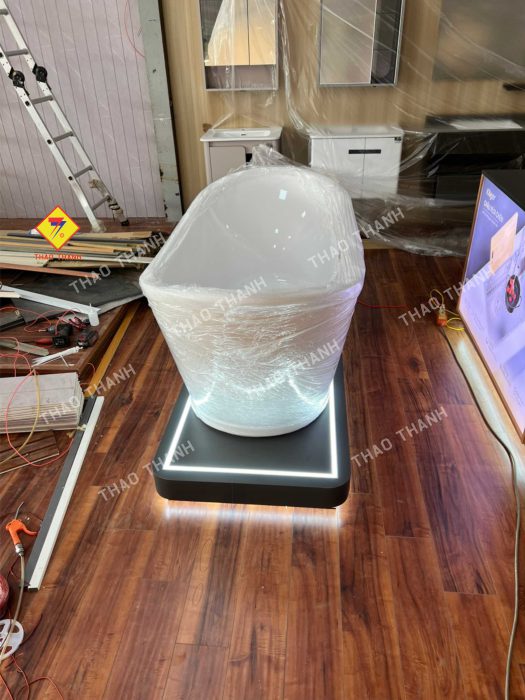 Quầy kệ trưng bày là thiết bị không thể thiếu trong các cửa hàng, showroom nội thất, siêu thị và trung tâm thương mại. Chúng giúp tối ưu không gian, sắp xếp sản phẩm khoa học và nâng cao giá trị trưng bày, thu hút khách hàng.