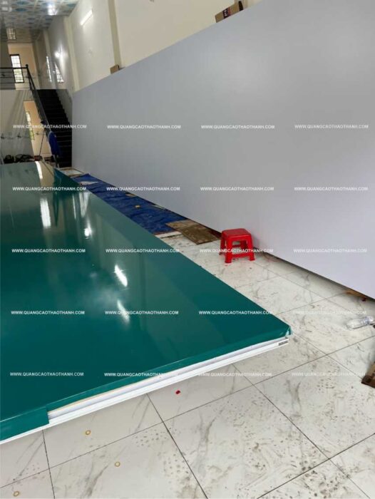 chuyên gia công biển bạt 3M Hộp đèn căng bạt 3M là một trong những giải pháp quảng cáo được ưa chuộng nhất hiện nay. Sử dụng bạt 3M cao cấp, loại hộp đèn này nổi bật với độ bền cao, khả năng truyền sáng tốt và tính thẩm mỹ ấn tượng.