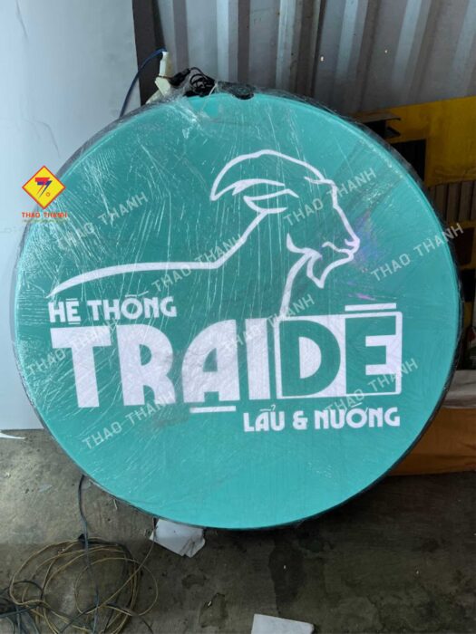 Bảng hộp đèn hút nổi là một giải pháp quảng cáo hiệu quả, giúp doanh nghiệp thu hút khách hàng